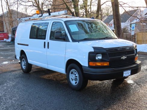 Used 2017 Chevrolet Express 2500 image 22