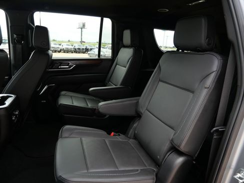 Used 2025 GMC Yukon XL Denali AWD/4WD image 19
