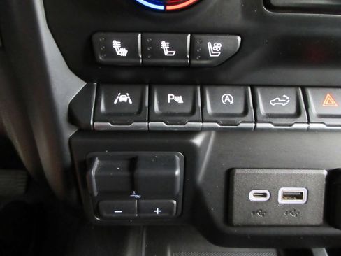 Used 2019 Chevrolet Silverado 1500 High Country w/ Technology Package AWD/4WD image 37