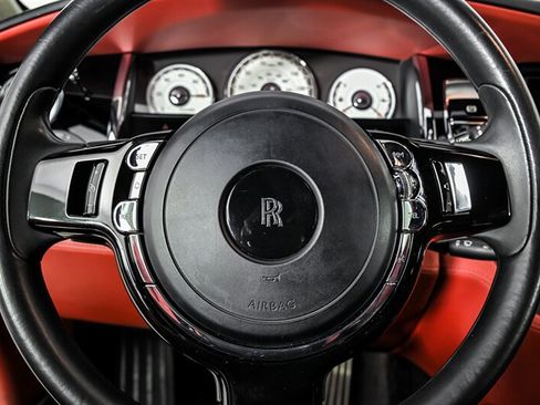 Used 2018 Rolls-Royce Wraith RWD image 27