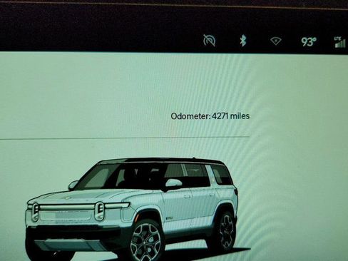 Used 2025 Rivian R1S Adventure AWD/4WD image 16