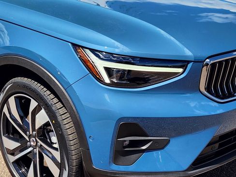 Used 2024 Volvo XC40 B5 Plus w/ Protection Package Premier AWD/4WD image 28