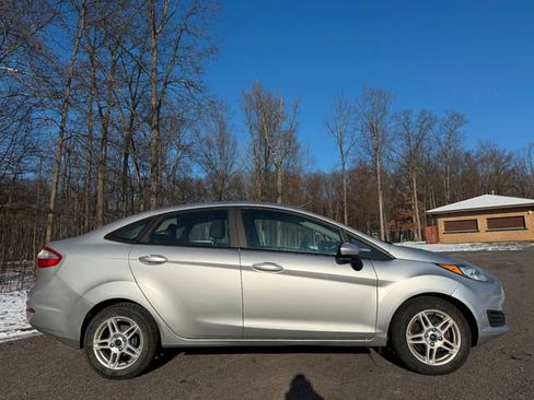 Used 2019 Ford Fiesta SE image 5