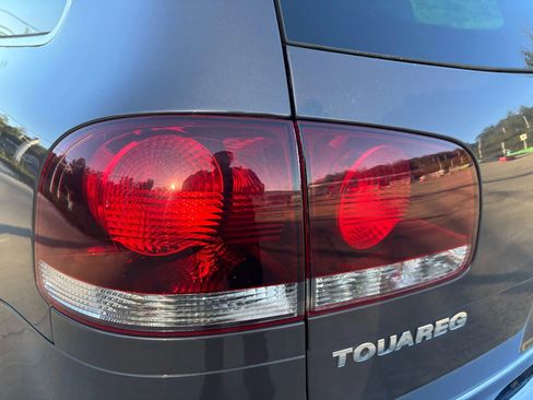 Used 2009 Volkswagen Touareg VR6 image 10