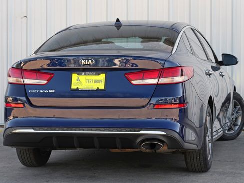 Used 2020 Kia Optima LX image 3
