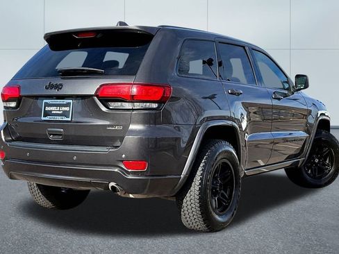 Used 2021 Jeep Grand Cherokee Laredo X image 2