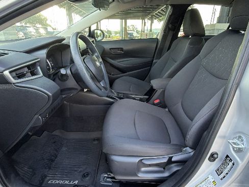 Used 2022 Toyota Corolla LE FWD image 13