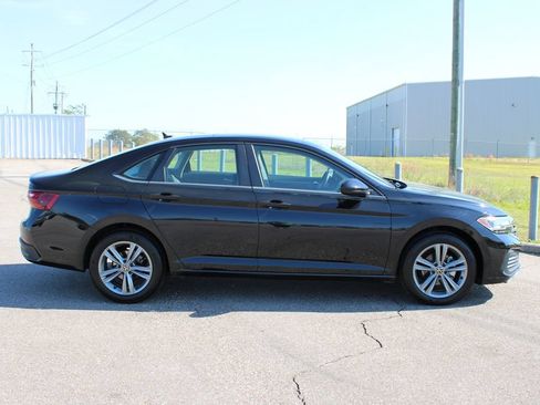 Used 2024 Volkswagen Jetta SE w/ Panoramic Sunroof Package FWD image 17