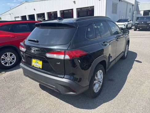 Used 2022 Toyota Corolla Cross LE w/ Moonroof Package FWD image 4