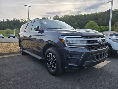 Used 2024 Ford Expedition Max XLT image 3