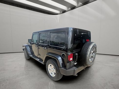 Used 2016 Jeep Wrangler Unlimited Sahara w/ Connectivity Group AWD/4WD image 6