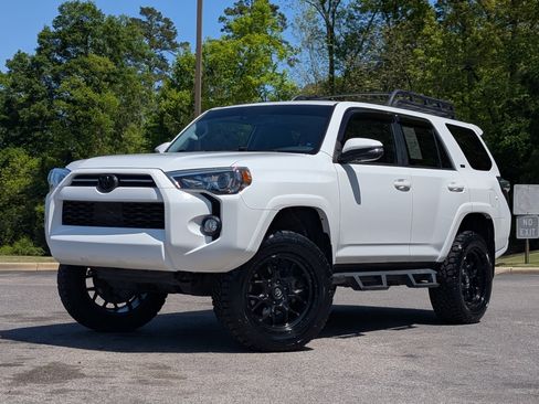 Used 2020 Toyota 4Runner SR5 Premium w/ Moonroof Package image 4