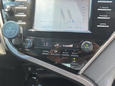 Used 2019 Toyota Camry SE FWD image 18
