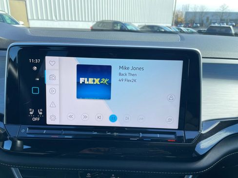 Used 2025 Volkswagen Atlas Cross Sport SE image 21