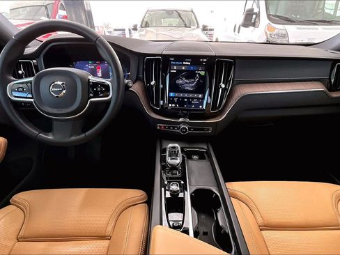 Used 2022 Volvo XC60 T8 Inscription image 16