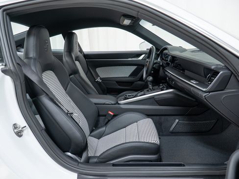 Certified 2024 Porsche 911 Carrera S RWD image 37