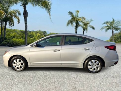 Used 2019 Hyundai Elantra SE FWD image 2
