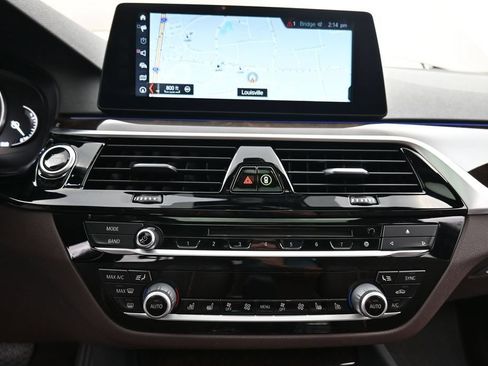 Used 2018 BMW 530e xDrive AWD/4WD image 14
