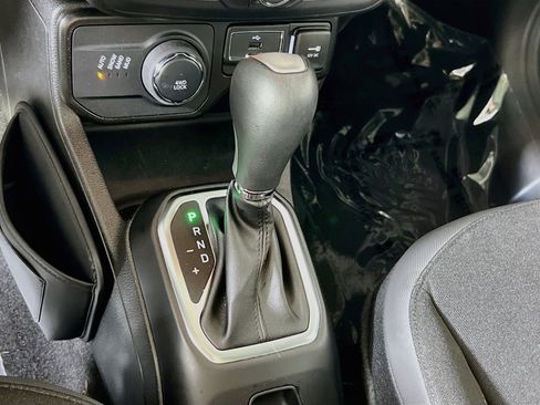 Used 2023 Jeep Renegade Latitude w/ Sun/Sound Group AWD/4WD image 17