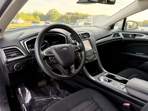 Used 2020 Ford Fusion SE FWD image 14