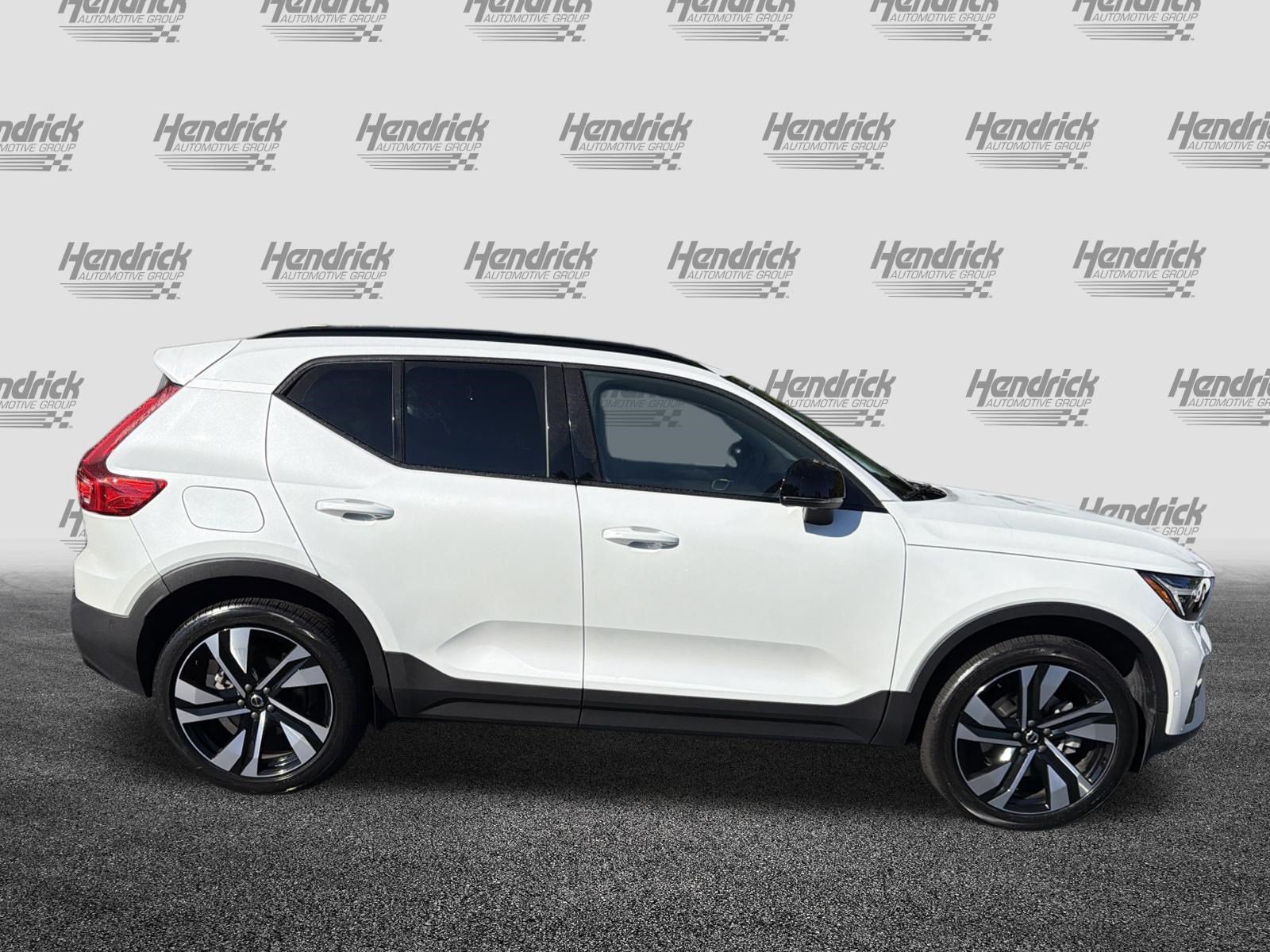 Certified 2024 Volvo XC40 B5 Plus w/ Protection Package Premier AWD/4WD image 11