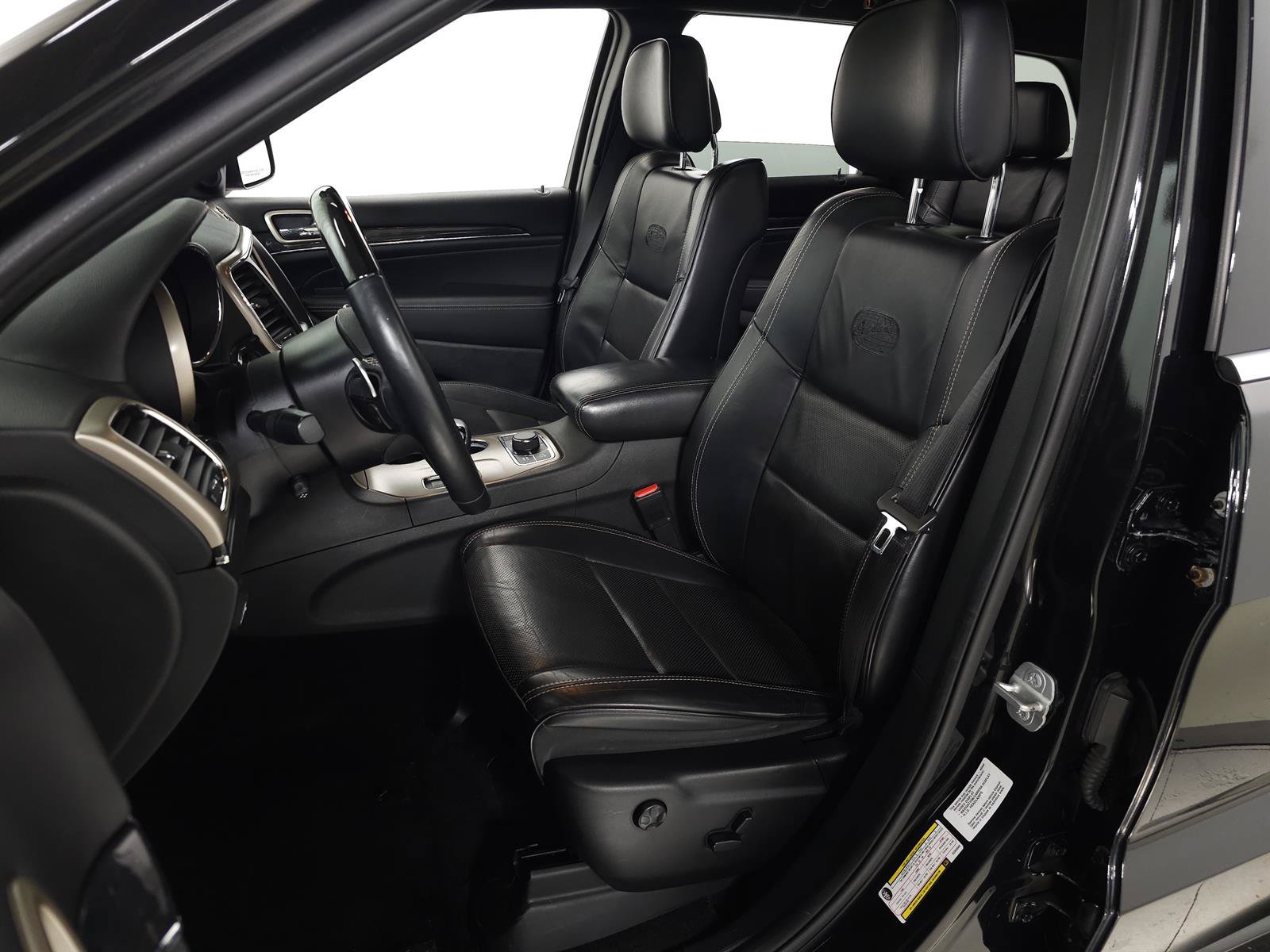 Used 2014 Jeep Grand Cherokee Overland AWD/4WD image 15