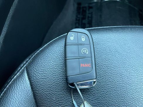 Used 2025 Jeep Compass Limited image 21