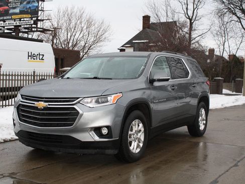 Used 2019 Chevrolet Traverse LT image 2