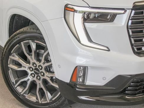 New 2026 GMC Acadia Denali Ultimate w/ LPO, Floor Liner Package AWD/4WD image 2