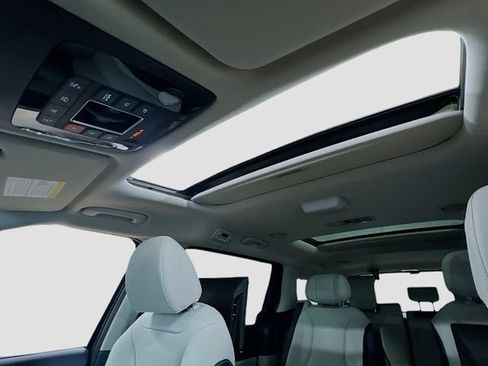 New 2026 Kia Carnival SX Prestige image 23