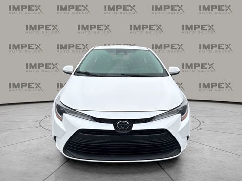 Used 2025 Toyota Corolla LE FWD image 8