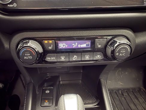 Used 2024 Nissan Kicks SR w/ SR Premium Package image 33