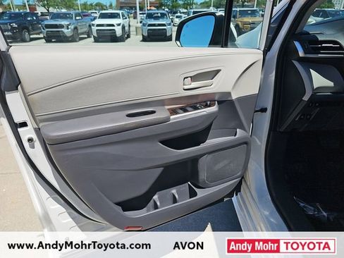 Used 2021 Toyota Sienna LE w/ LE Plus Package FWD image 11