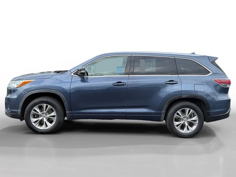 Used 2015 Toyota Highlander XLE image 2