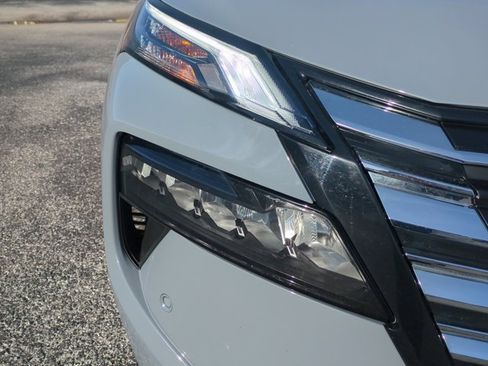 Certified 2025 Nissan Rogue SL w/ Tech Package FWD image 10