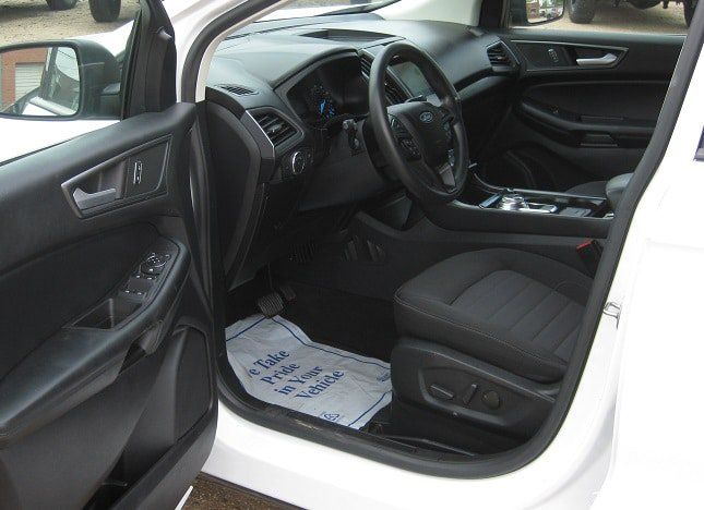 Used 2020 Ford Edge SE FWD image 9