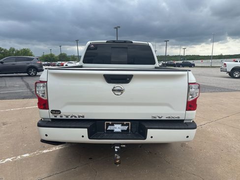 Used 2020 Nissan Titan SV w/ SV Convenience Package AWD/4WD image 4