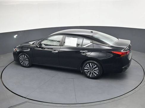 Used 2024 Nissan Altima 2.5 SV FWD image 37