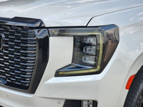 Used 2022 GMC Yukon Denali AWD/4WD image 9