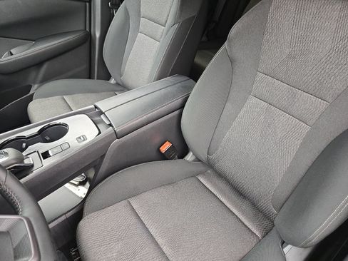 Used 2026 Nissan Rogue SV FWD image 12