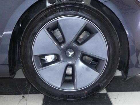 Used 2023 Tesla Model 3 Standard Range image 31
