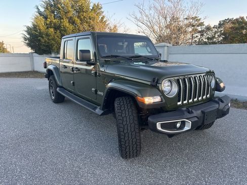 Used 2022 Jeep Gladiator Overland w/ Cold Weather Group image 3