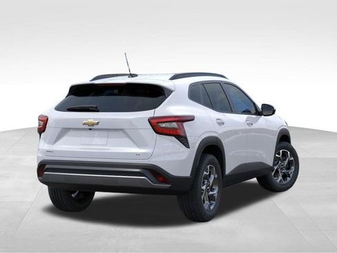 New 2026 Chevrolet Trax LT w/ Driver Confidence Package FWD image 4