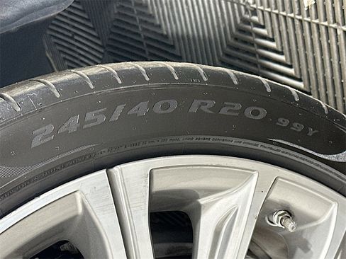 Used 2021 BMW 750i xDrive w/ Executive Package image 34