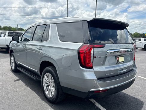 Used 2024 GMC Yukon SLT w/ SLT Luxury Package RWD image 8