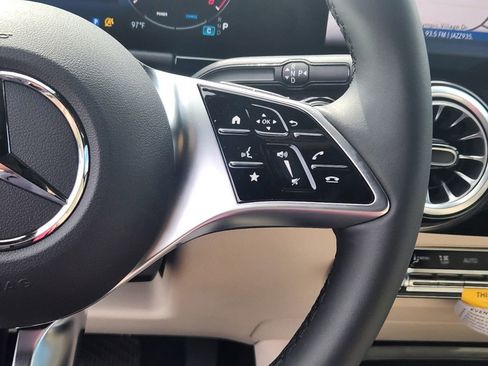 New 2025 Mercedes-Benz GLA 250 4MATIC image 19