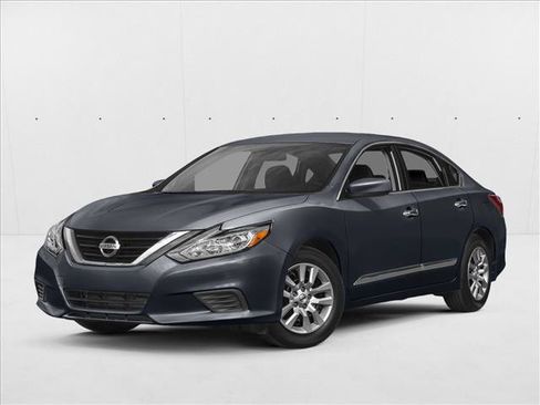 Used 2017 Nissan Altima 2.5 SV FWD image 1