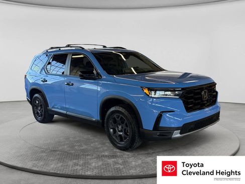 Used 2024 Honda Pilot TrailSport image 3