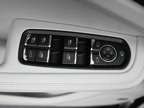 New 2025 Porsche Macan image 22