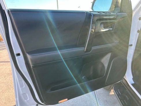 Used 2024 Toyota 4Runner TRD Off-Road Premium image 8